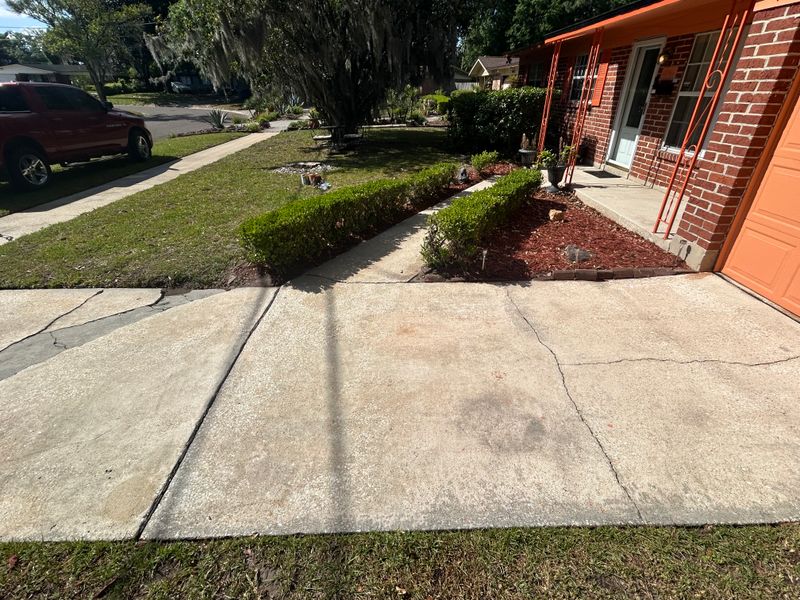 Driveway and Sidewalk Cleaning