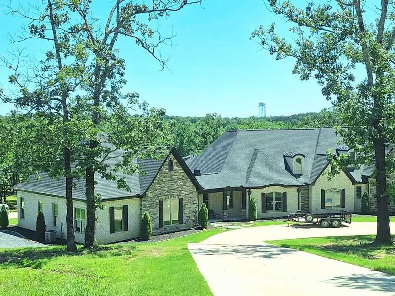 Timeless Elegance in Stone: Showcasing Brighton Ledgestone at 1475 Sawyer Lane, Conway, AR