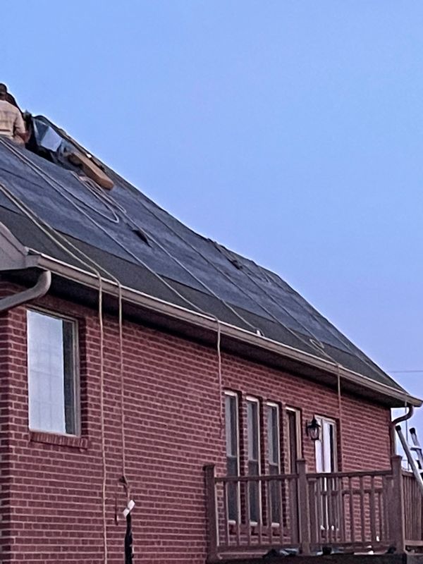 Curnie Drive Transformation: Mastering Elegance with Onyx Black Shingle and Seamless Gutters in Hamilton, Ohio