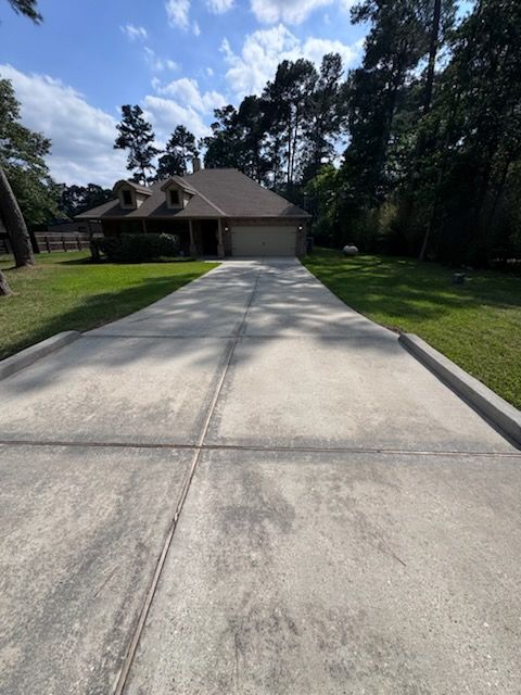 Driveway and Sidewalk Cleaning