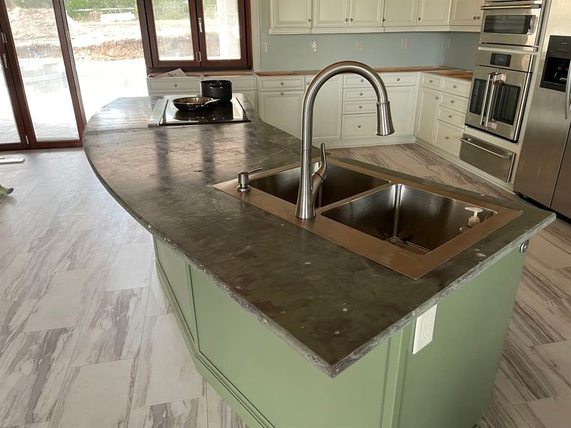 Outdoor Kitchens & Countertops