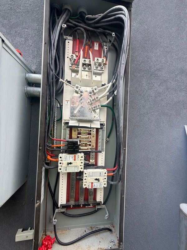 Circuit Breaker Installation and Repair