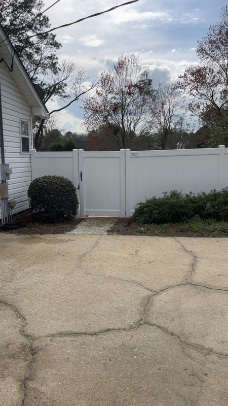 Vinyl fence 