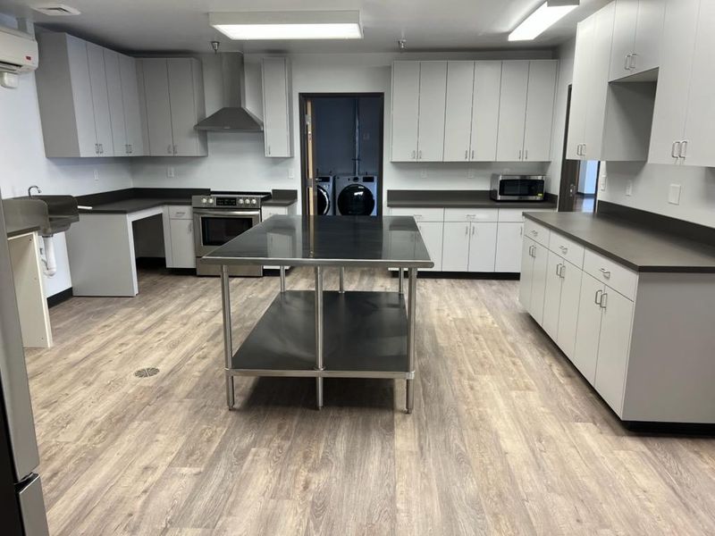 Innovative Spaces: Modern Home Model Construction Excellence