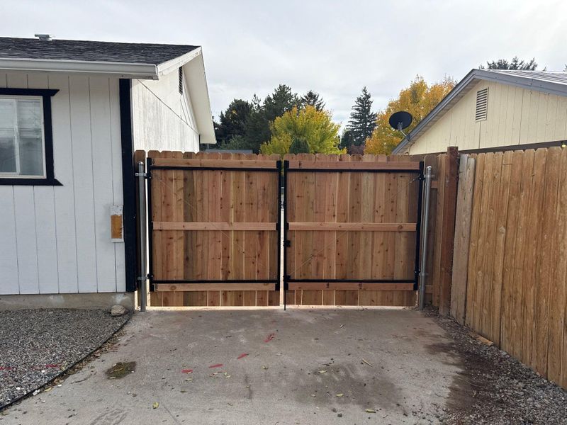 Wood Privacy Fence 
