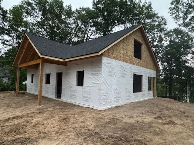 Structural Elegance at Roosevelt Lake: CM Contracting's Masterful Lake Cabin Framing & Roofing