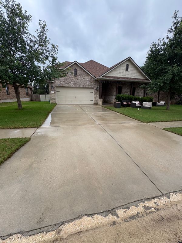 Driveway and Sidewalk Cleaning