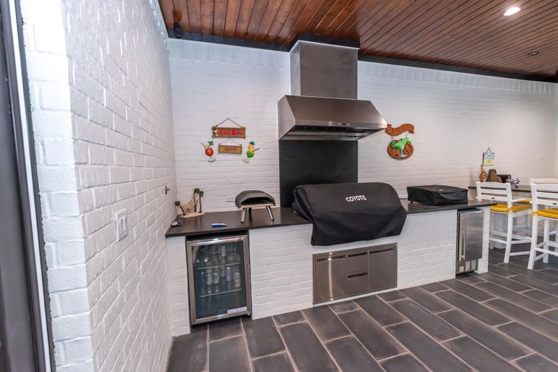Outdoor Kitchen
