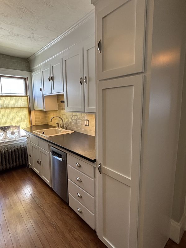 FINISH CARPENTRY & CUSTOM WORK