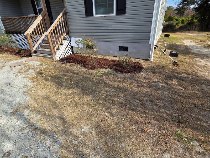 Mulch Flower Bed Maintenance