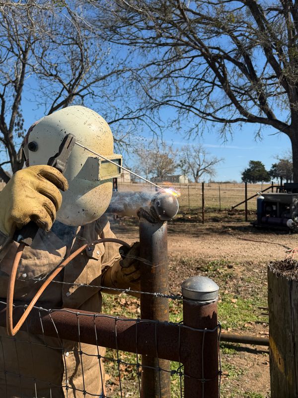Custom Pipe Fencing 