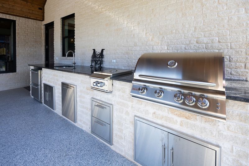 Outdoor Kitchen