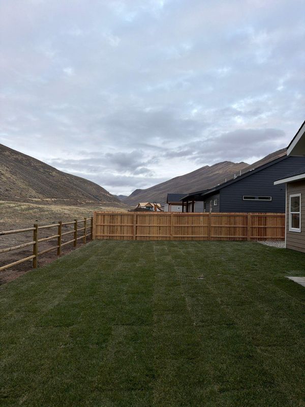 Wood Privacy Fence 