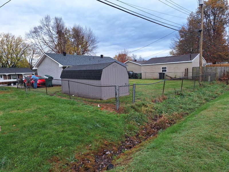 Owensboro's Transformation: Apex Fence Unveils Elegant 6' Wood Privacy Solution