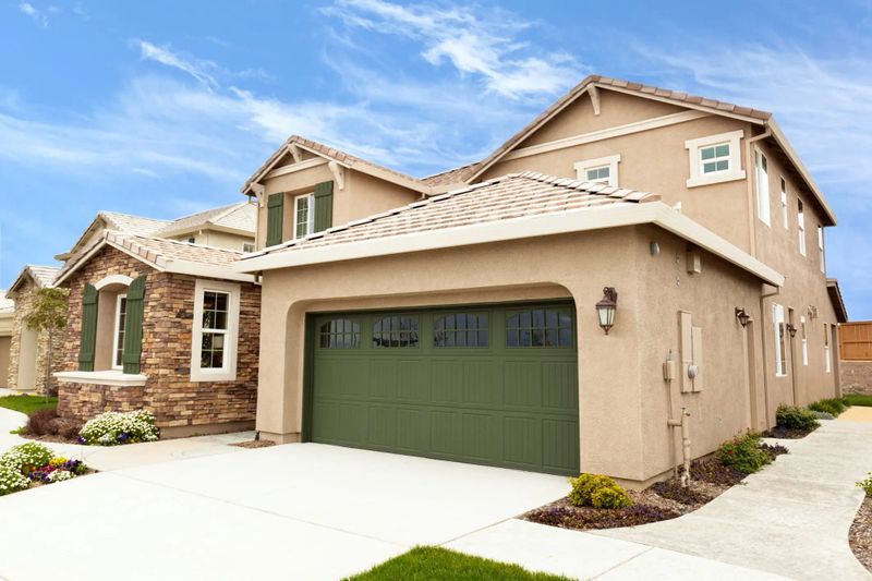 Stucco Repairs & Painting