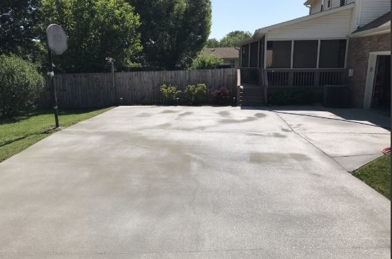Revitalizing Curb Appeal: Oakland Power Washing Transforms Nashville Driveway at 3508 Lanawood Drive