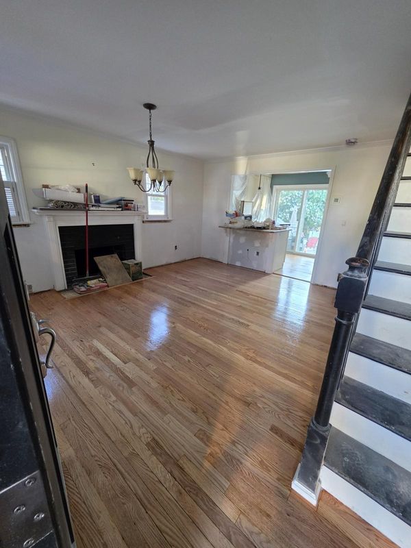 Vinyl and hardwood Flooring