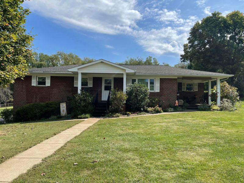 Driveway and Sidewalk Cleaning & Sealing