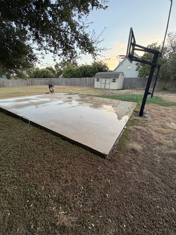 Concrete Powerwashing