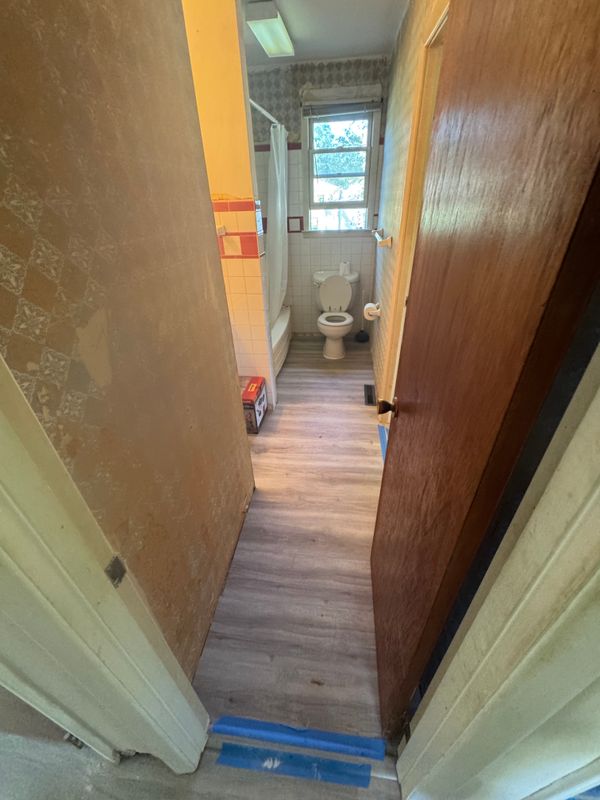 Vinyl and hardwood Flooring