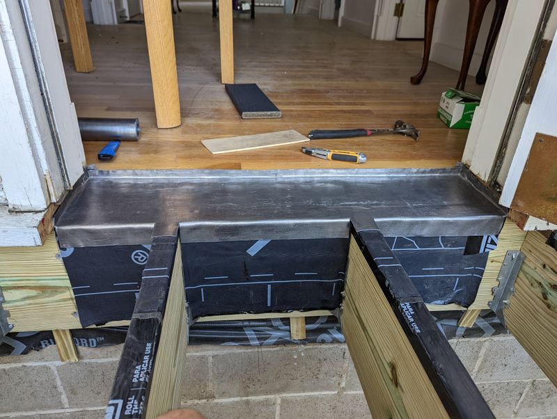 FINISH CARPENTRY & CUSTOM WORK