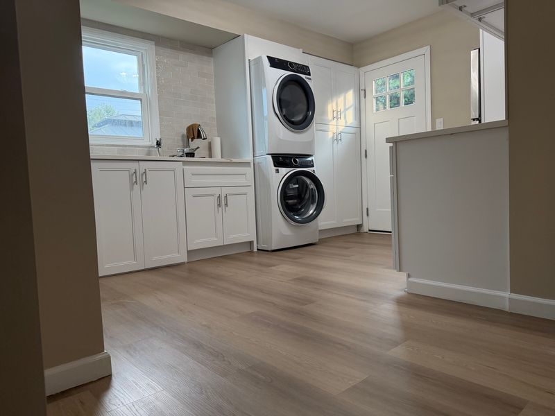 Vinyl and hardwood Flooring