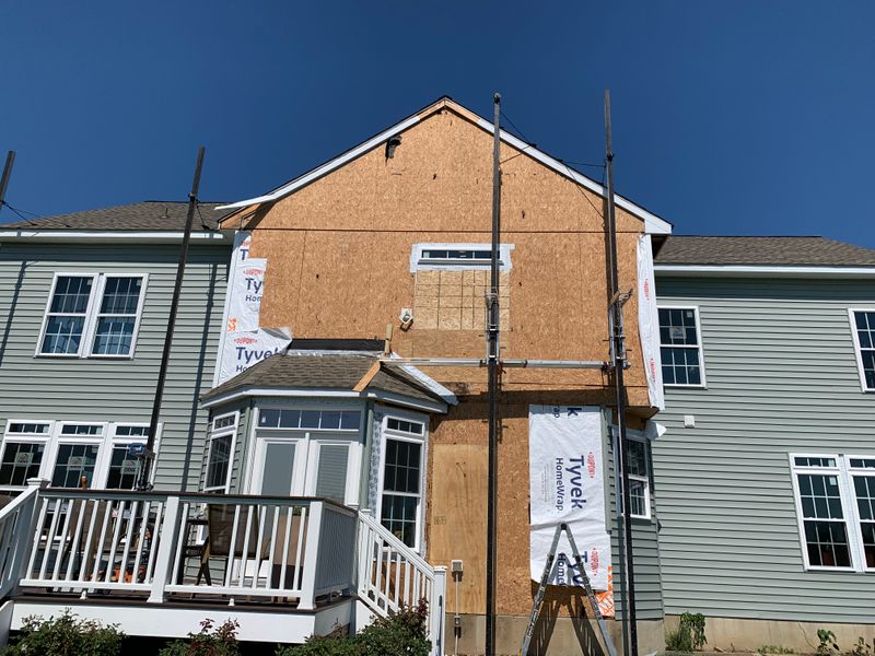 Laxs dr - windows, siding 