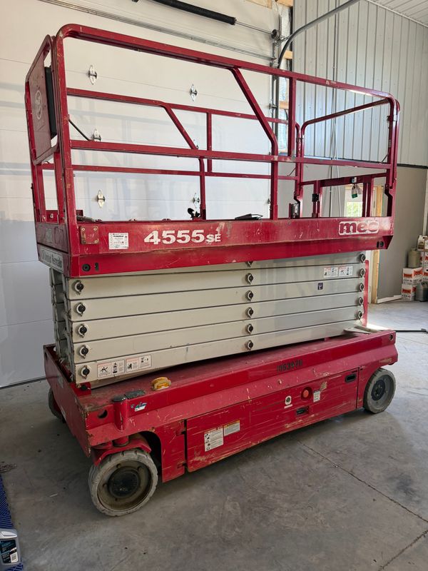 Scissor lift for rent