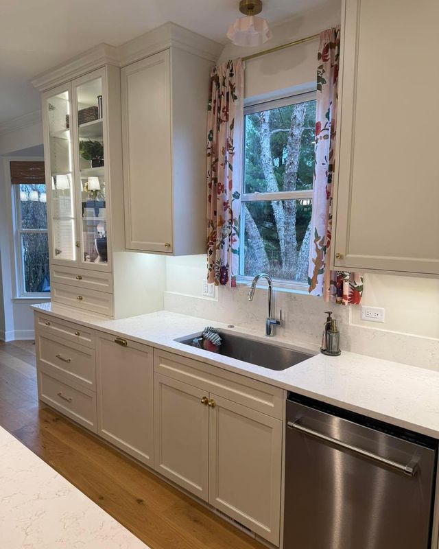 Kitchen and Cabinet Refinishing