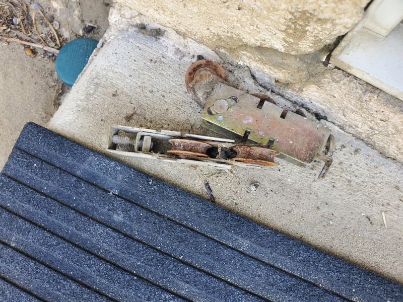 sliding door repair