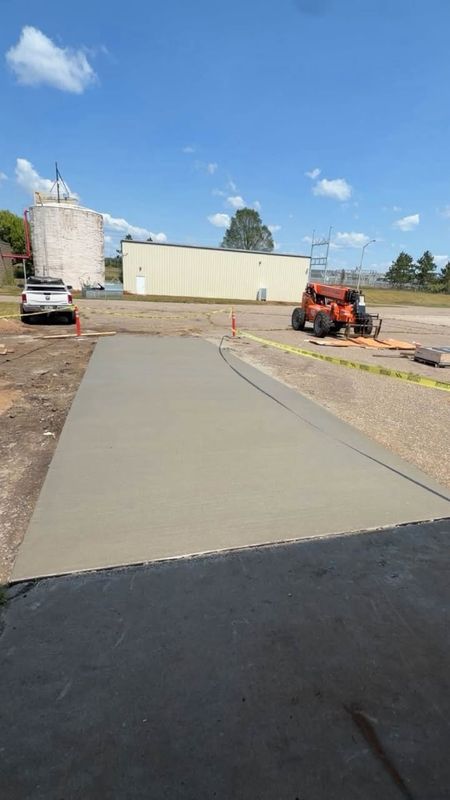 Concrete Sidewalks & Walkways