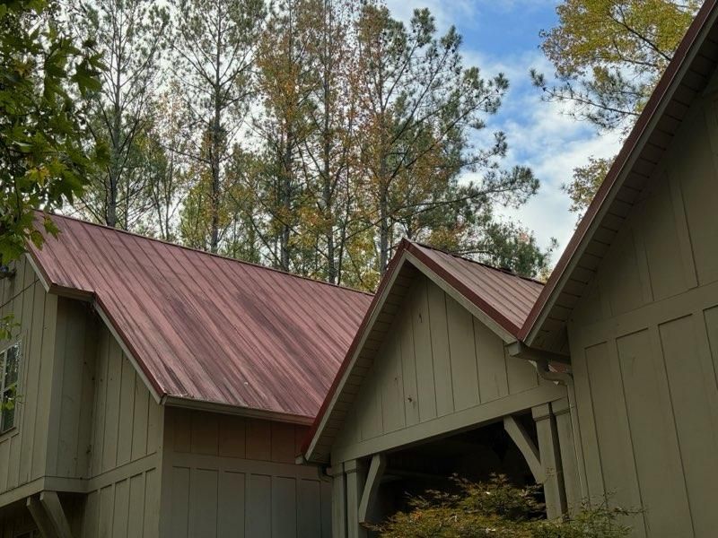 Forsyth's Gleaming Heights: Revitalizing Roofs and Gutters with RB Pressure Washing