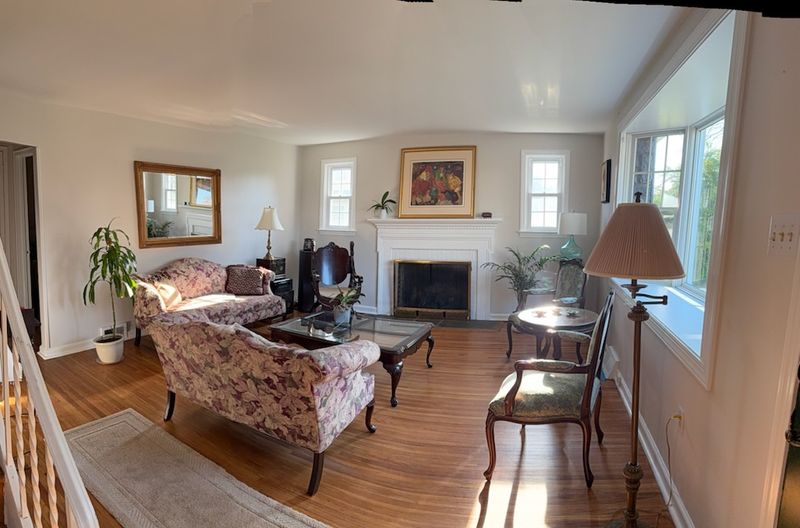 Medium room interior painting