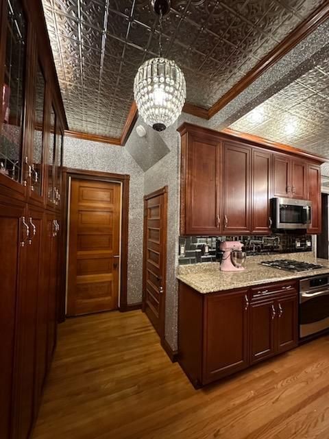 Sparkling Elegance: Specialty Glitter Wallpaper Installation in Hudson, Wisconsin