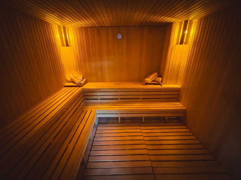 Pools, Hot Tubs & Saunas