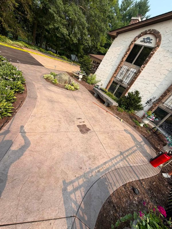 Concrete Sidewalks & Walkways