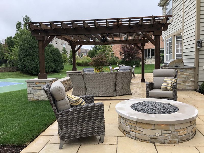Outdoor Kitchens & Fire Pits