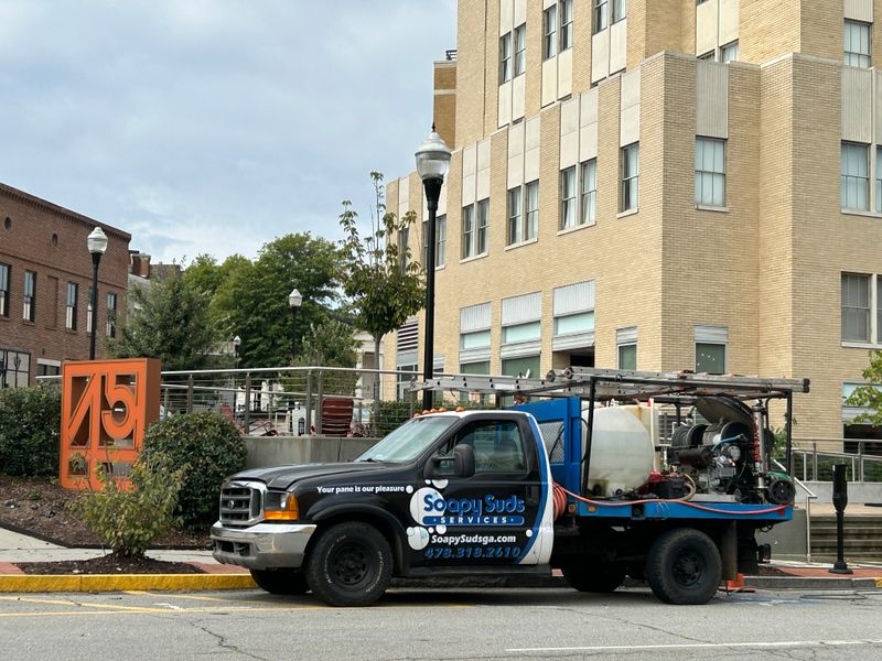 Commercial Interior and Exterior Window Cleaning
