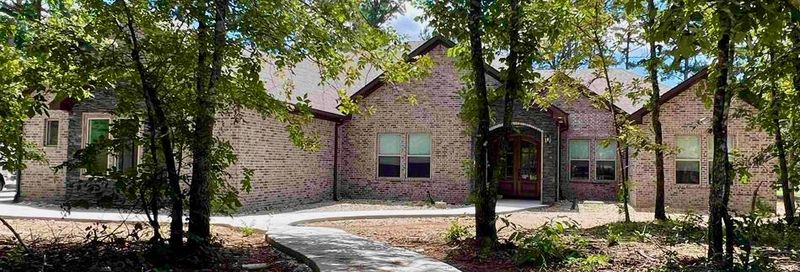 Contrasting Elegance: Provia Onyx Precision Fit in Hot Springs Village