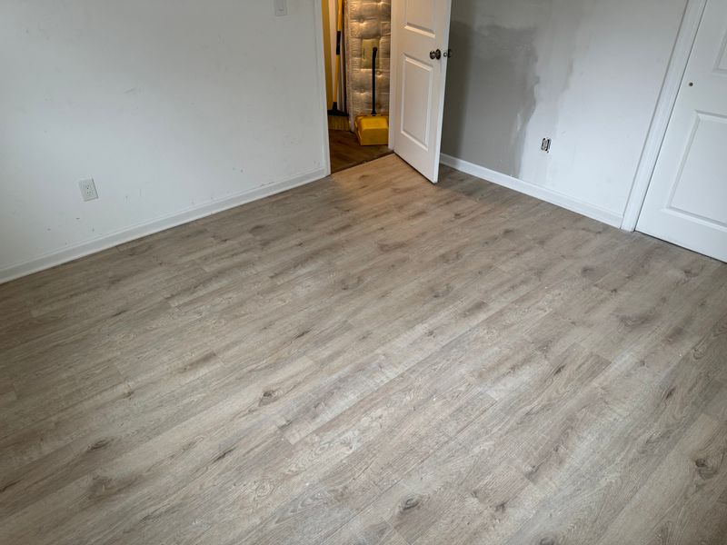Vinyl and hardwood Flooring