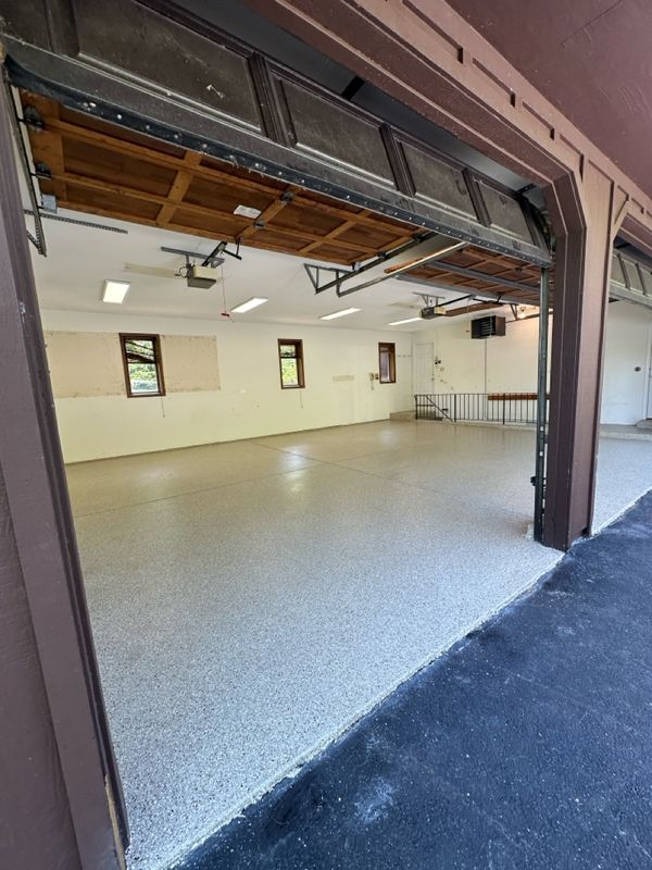 "Transforming Libertyville: Elevate Your Space with Lakeside's Premier Garage Flooring Solutions"
