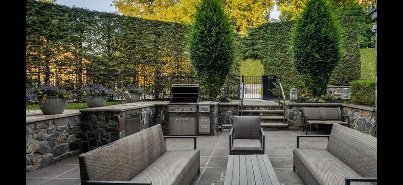 Outdoor kitchen