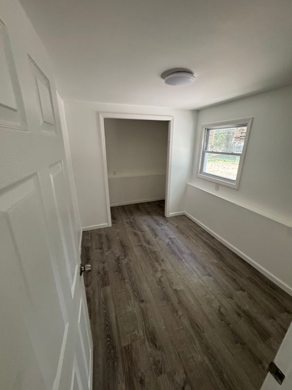 Vinyl and hardwood Flooring