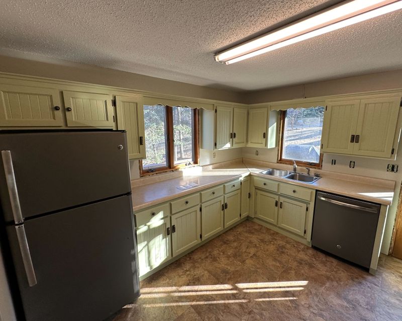 Kitchen and Cabinet Refinishing