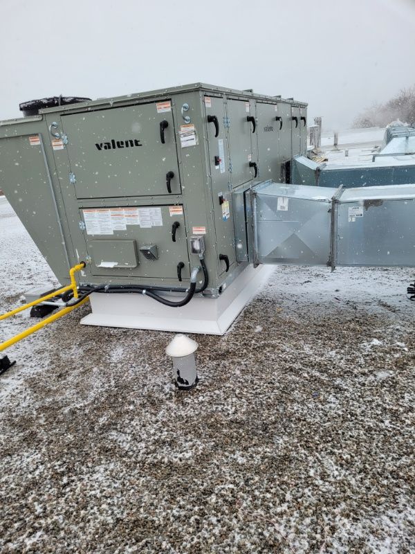 Enhancing Efficiency: Roofing Maintenance and Repair Success in Snowy Toronto
