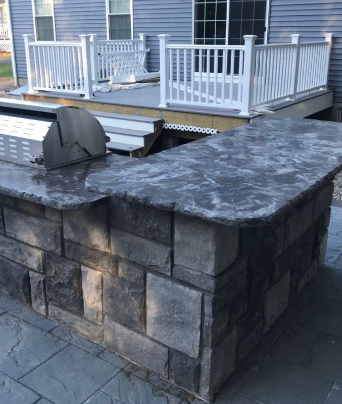 Outdoor Kitchens & Countertops