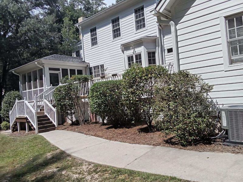 Pinestraw Insllation: Blinn's Expert Landscaping Enhances Curb Appeal