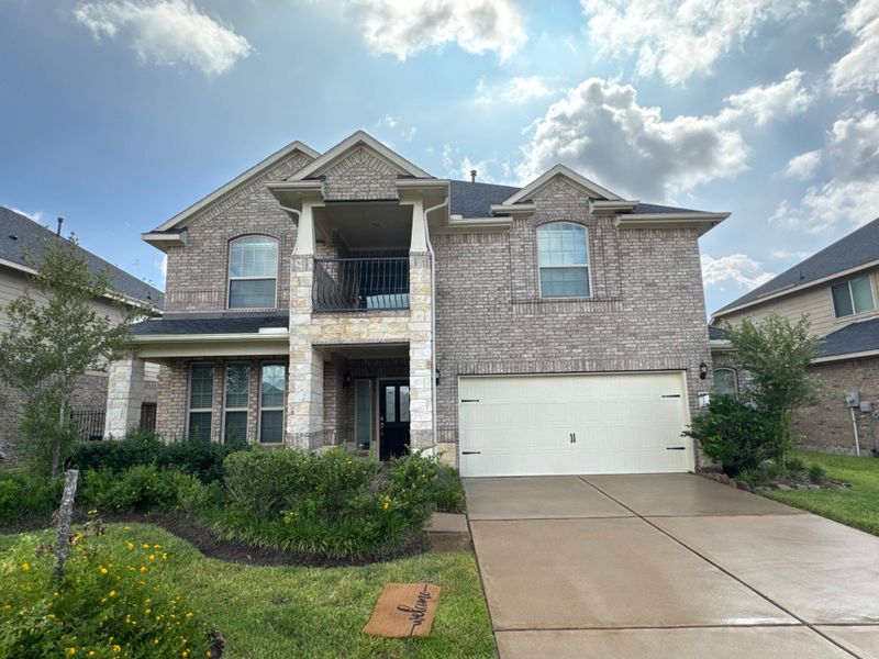 Revitalized Exteriors: Power Pressure Wash Transforms Lake Shore Harbour Home in Missouri City