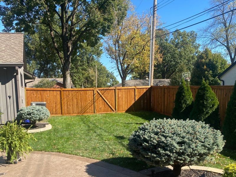"Revitalizing Privacy: Nova Painting's Stunning Fence Transformation"
