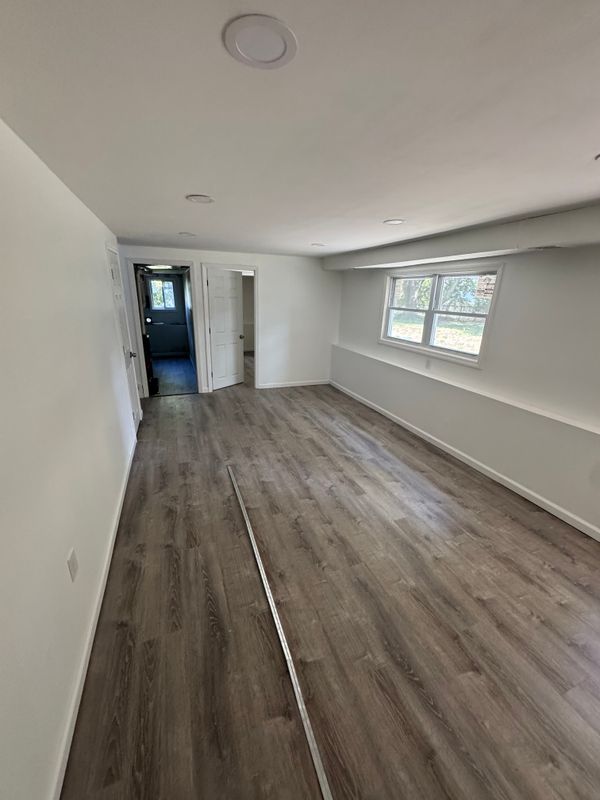 Vinyl and hardwood Flooring